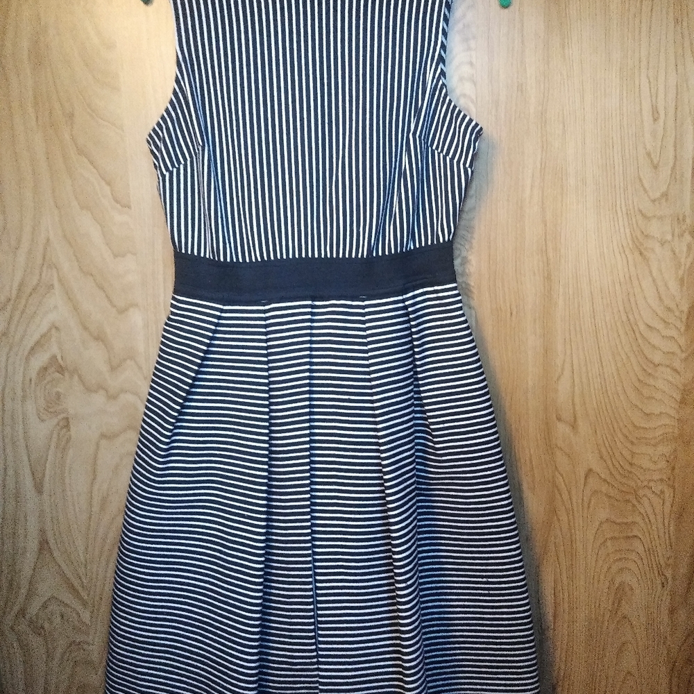 BLACK AND BEIGE STRIPED DRESS